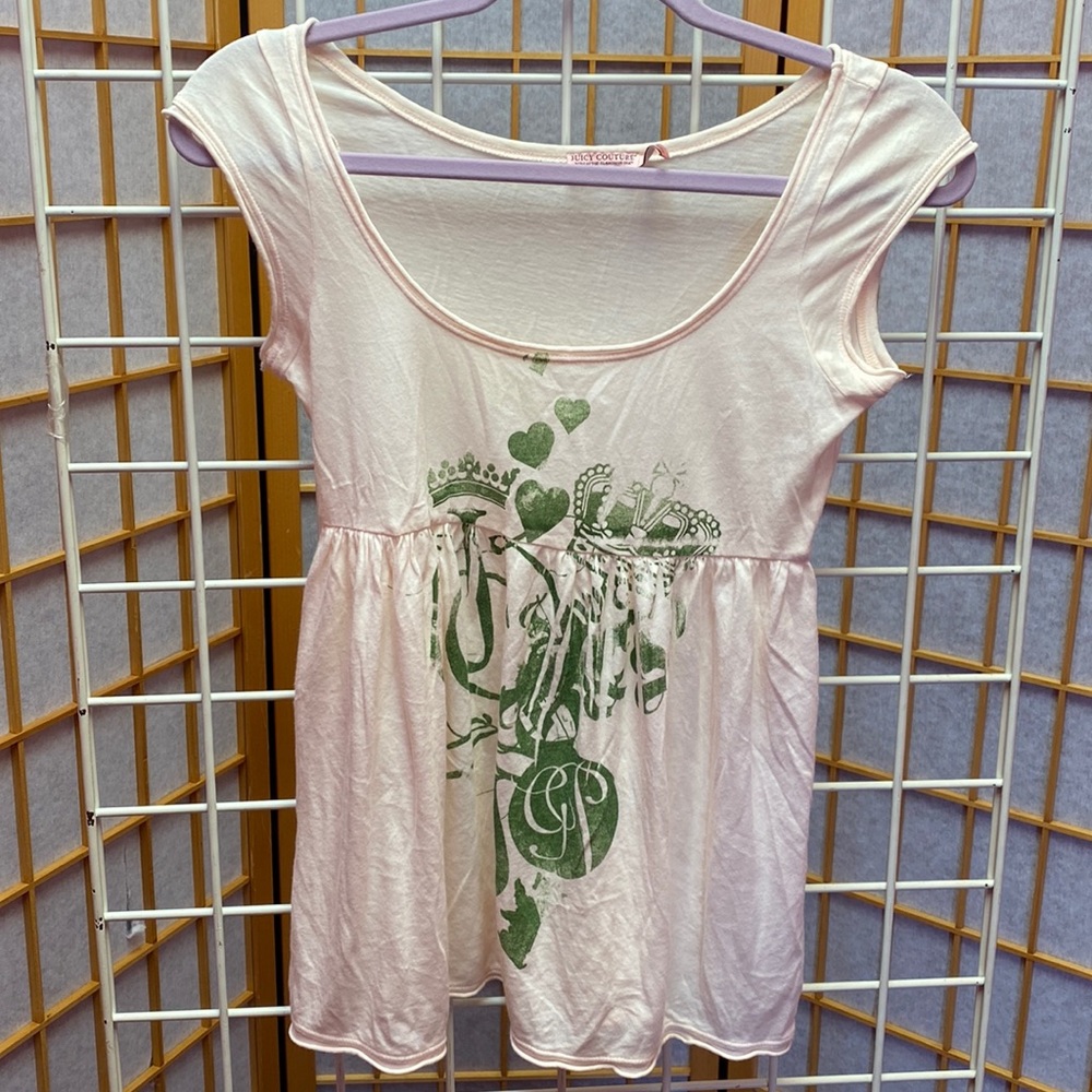 Juicy Couture pink babydoll tee with green print Size Small